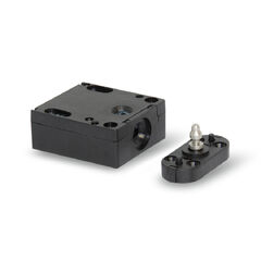 zámek skříňkový, plastové tělo s vyhazovací pružinou